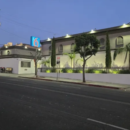 Motel 6 Los Angeles, CA - Downtown Отели рядом с достопримечательностью «Кореатаун»