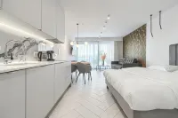 Sea & Lake - City Apartments Các khách sạn gần Zegar Słoneczny w Parku im. Książąt Pomorskich