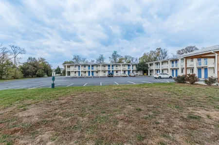 Motel 6 Winchester, VA Отели рядом с достопримечательностью «Парк Джим Барнетт»