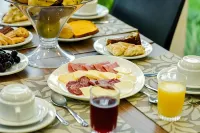 Sky Premium Hotel Gramado - Ótima Localização - 朝食