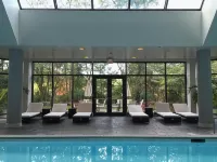 Hilton East Brunswick Hotel & Executive Meeting Center - С бассейном
