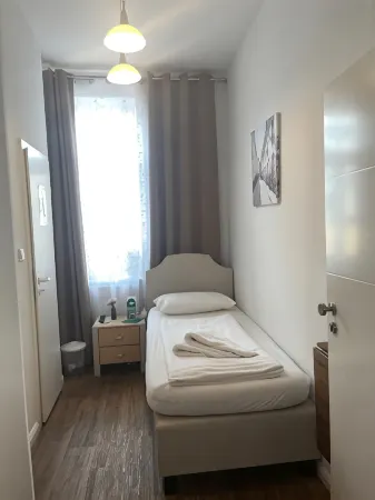 Hotel Lübecker Hof Отели в г. Адендорф