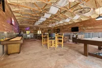 Roadrunner Inn and Log Cabins - 3-Star