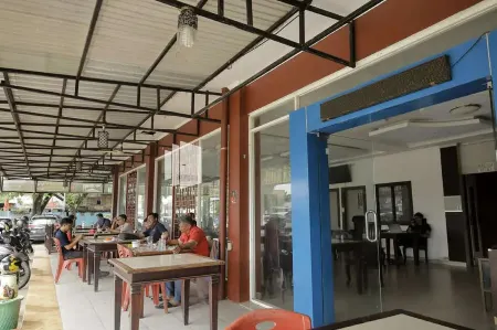 Radja Homestay Kendari RedPartner Отели в г. Mandonga