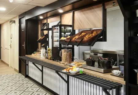 B&B Hotel Paris Nord Gonesse Parc des Expos Отели рядом с достопримечательностью «Парк Пре Су ла Виль»