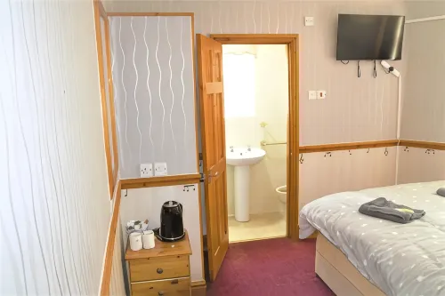 ไพน์ ลอดจ์ โรงแรม