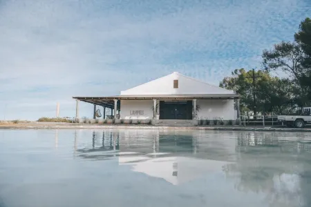 Sweetfontein Boutique Farm Lodge Отели в г. Bo-Karoo