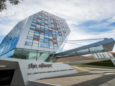 Alimar Premier Hotel Hotel dekat Toko Tiga Putra, Oleh-Oleh Khas Kenjeran