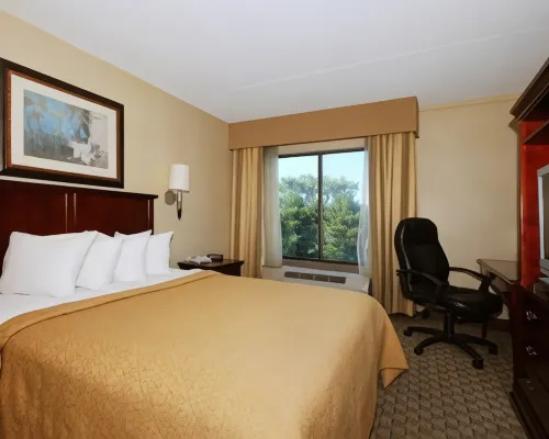 Quality Inn & Suites Hotels in Bucks County