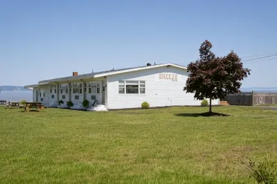 The Breeze Motel Hotels in 