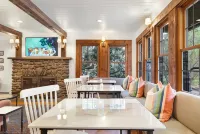 Phoenicia Lodge Hotels in Lexington