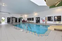 Super 8 by Wyndham Quebec City - Pools
