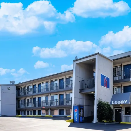 Motel 6 Portland, or – Southeast Отели рядом с достопримечательностью «Маунт Табор Парк»