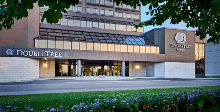 DoubleTree by Hilton Windsor Hotel and Suites Отели в г. Виндзор