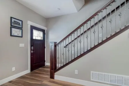 Pristine Townhome Near Sand Dunes with Ample Street Parking