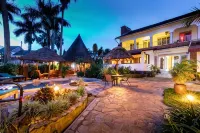 2 Friends Beach Hotel