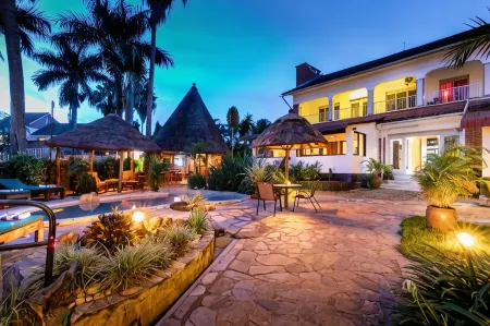 2 Friends Beach Hotel Отели в г. Энтеббе