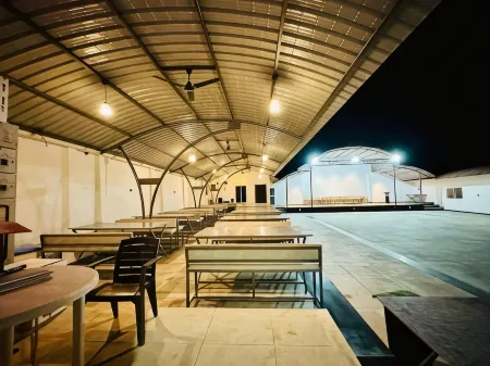 Sam Eden Resort Отели рядом с достопримечательностью «Инноватив Филм Сити»