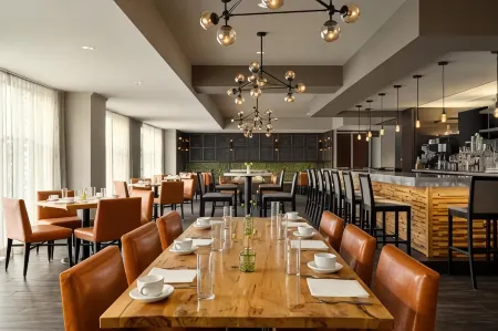 Hotel Indigo Naperville Riverwalk Отели рядом с достопримечательностью «Нейпер Сетлемент»