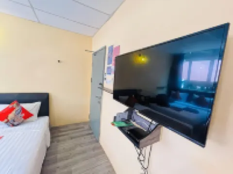 Loft Pals Urbanstay Hotels in Kapit