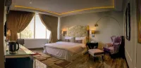 5th Avenue Hotel Hotels near Noor Mahal