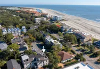 Roof Top Deck and Stunning Ocean Views - Charming Coastal Getaway