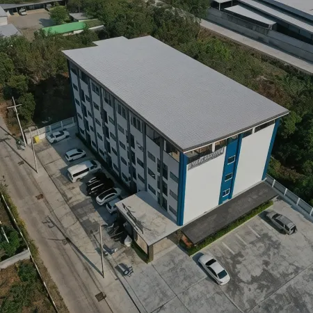 The Charlotte Smart Hotel Lopburi Отели рядом с достопримечательностью «Пранг Сам Йот»
