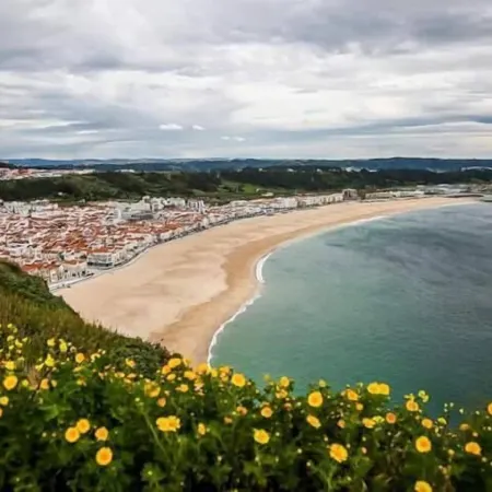 Home Sweet Praia Отели рядом с достопримечательностью «Пляж Назаре»