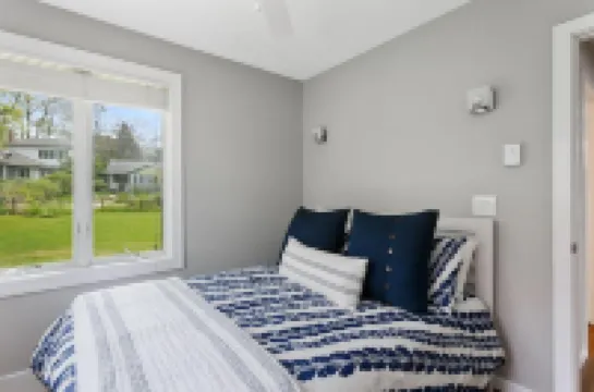 Private  Beach Steps to the Beach.