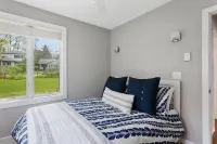 Private  Beach Steps to the Beach.