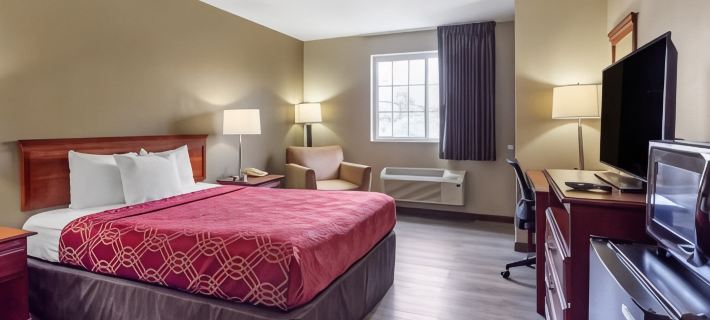 Econo Lodge Inn & Suites Hotels in Dickson County