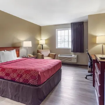 Econo Lodge Inn & Suites