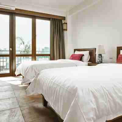 Green Tiger House Rooms