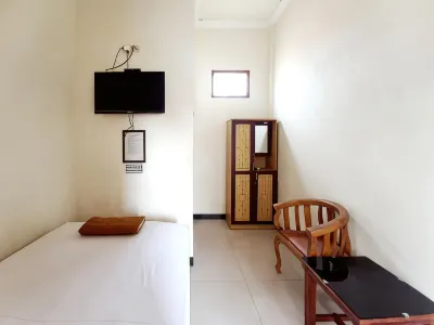 Griya Juanda Syariah Near RS Dharma Husada Probolinggo Mitra RedDoorz Hotell i Tisnonegaran