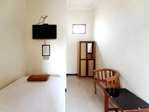 Griya Juanda Syariah Near RS Dharma Husada Probolinggo Mitra RedDoorz Hotels in Kanigaran