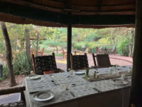 Phokoje Bush Lodge Hotéis em Serowe