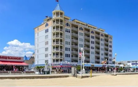 Belmont Towers 409 HUGE BALCONY, Boardwalk, Pool, Gym, Sauna, Ocean & Bay Views!