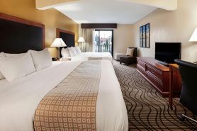 La Quinta Inn by Wyndham Sandusky Near Cedar Point