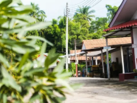 ฮ้ายรายวัน โรงแรมในอำเภอ จอมทอง