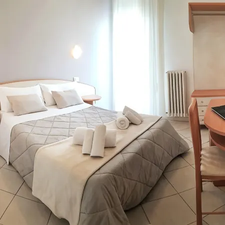 Hotel Prestige Отели рядом с достопримечательностью «Сан Джулиано»