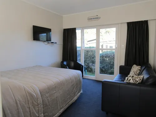 Beachside Sunnyvale Motel Hotels in Bay of Many Coves