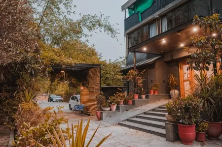 The Garden Hotel Отели рядом с достопримечательностью «Shakarparian National Park»