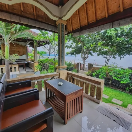 Solaluna Beach Homestay Отели рядом с достопримечательностью «Храм Лемпуянг»