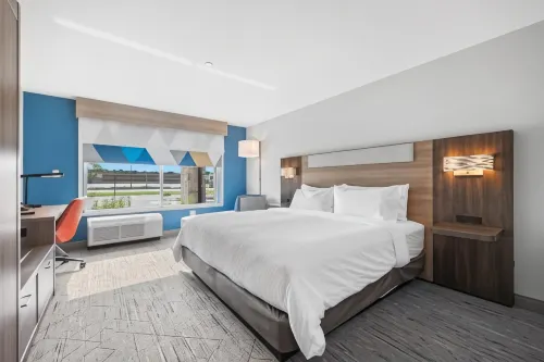 Holiday Inn Express & Suites Marinette