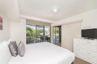 Beaches on Lammermoor Apartments Hotels in Yeppoon