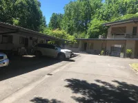 Ovensview on Riverside - parking
