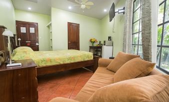 Oceanfront Hotel Verde Mar Direct Access to the Beach