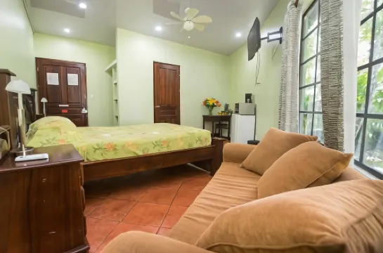 Oceanfront Hotel Verde Mar Direct Access to the Beach