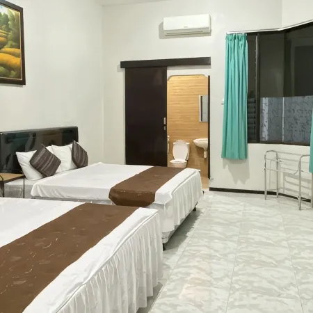 Family Guest House Malang Hoteles en Sukun