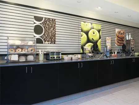 La Quinta Inn & Suites by Wyndham Fairfield - Napa Valley Отели в г. Фейрфилд